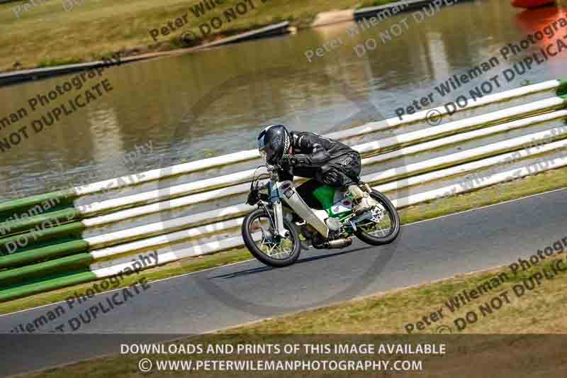 Vintage motorcycle club;eventdigitalimages;mallory park;mallory park trackday photographs;no limits trackdays;peter wileman photography;trackday digital images;trackday photos;vmcc festival 1000 bikes photographs